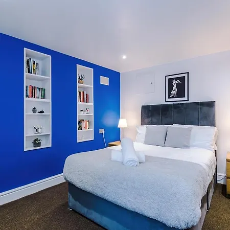 Comfortable Two Bedroom In By Eason Stays, Ideal For Business Travellers, Hospital Workers & Placements - With Free Parking! Apartment *