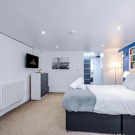 Apartment Comfortable Two Bedroom In By Eason Stays, Ideal For Business Travellers, Hospital Workers & Placements - With Free Parking! Sheffield