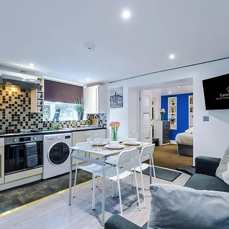 Comfortable Two Bedroom In By Eason Stays, Ideal For Business Travellers, Hospital Workers & Placements - With Free Parking! Sheffield