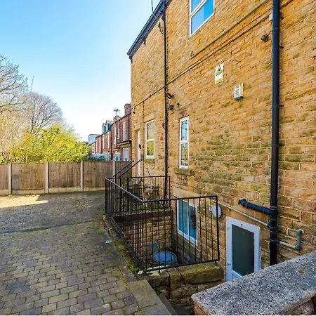 Comfortable Two Bedroom In By Eason Stays, Ideal For Business Travellers, Hospital Workers & Placements - With Free Parking! *