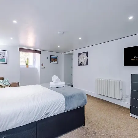 Apartment Comfortable Two Bedroom In By Eason Stays, Ideal For Business Travellers, Hospital Workers & Placements - With Free Parking! *